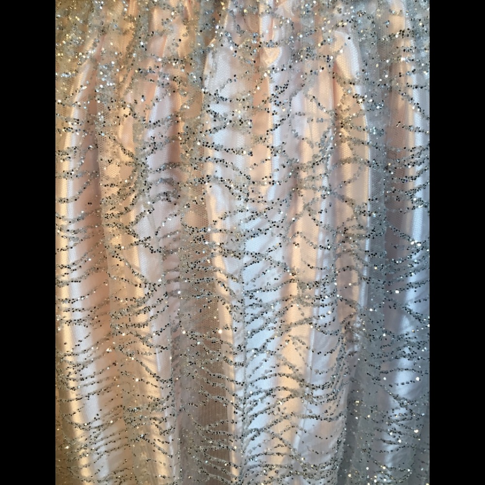 STUNNING SILVER/TULLE-PROM/ FORMAL DRESS - Picture 8 of 8